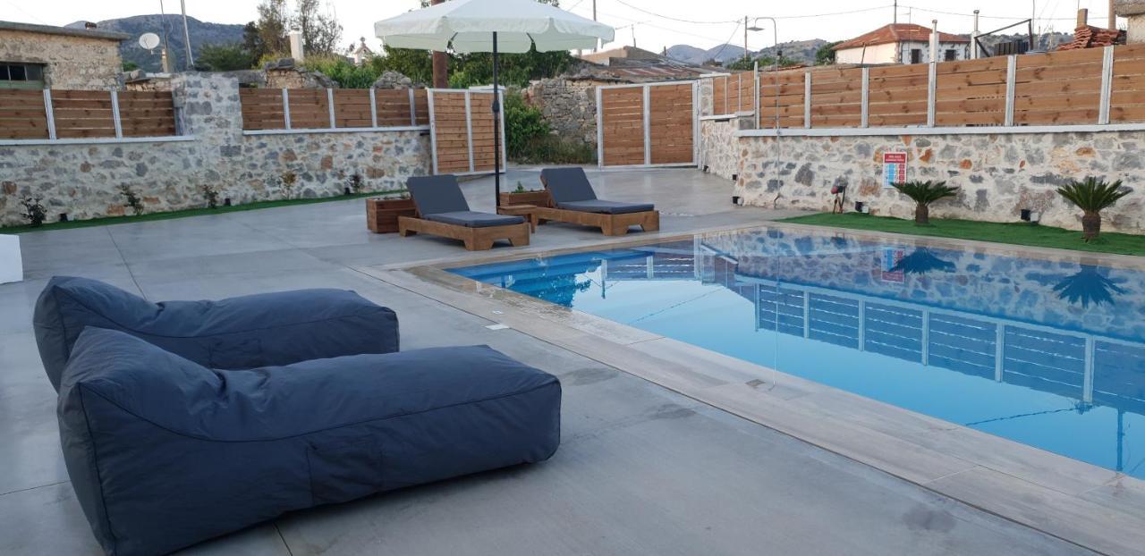 Double Bee Villa With Private Pool Ájosz Konsztandínosz Kültér fotó
